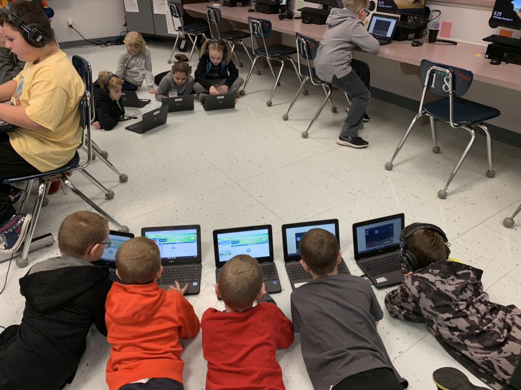 MES G3 students having a great time with Hour of Code #weRmilan #hourofcode #computerscience