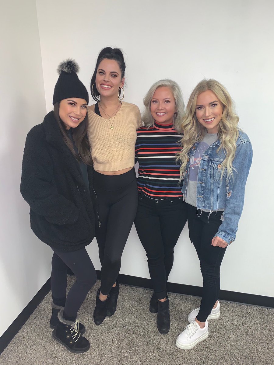 CheeKnowsBest's tweet photo. Link in bio for episode 5 details!!!! Can’t wait ! #GirlBoss #Cheeknowsbest #podcast #blog https://t.co/Hct4Duxv3k