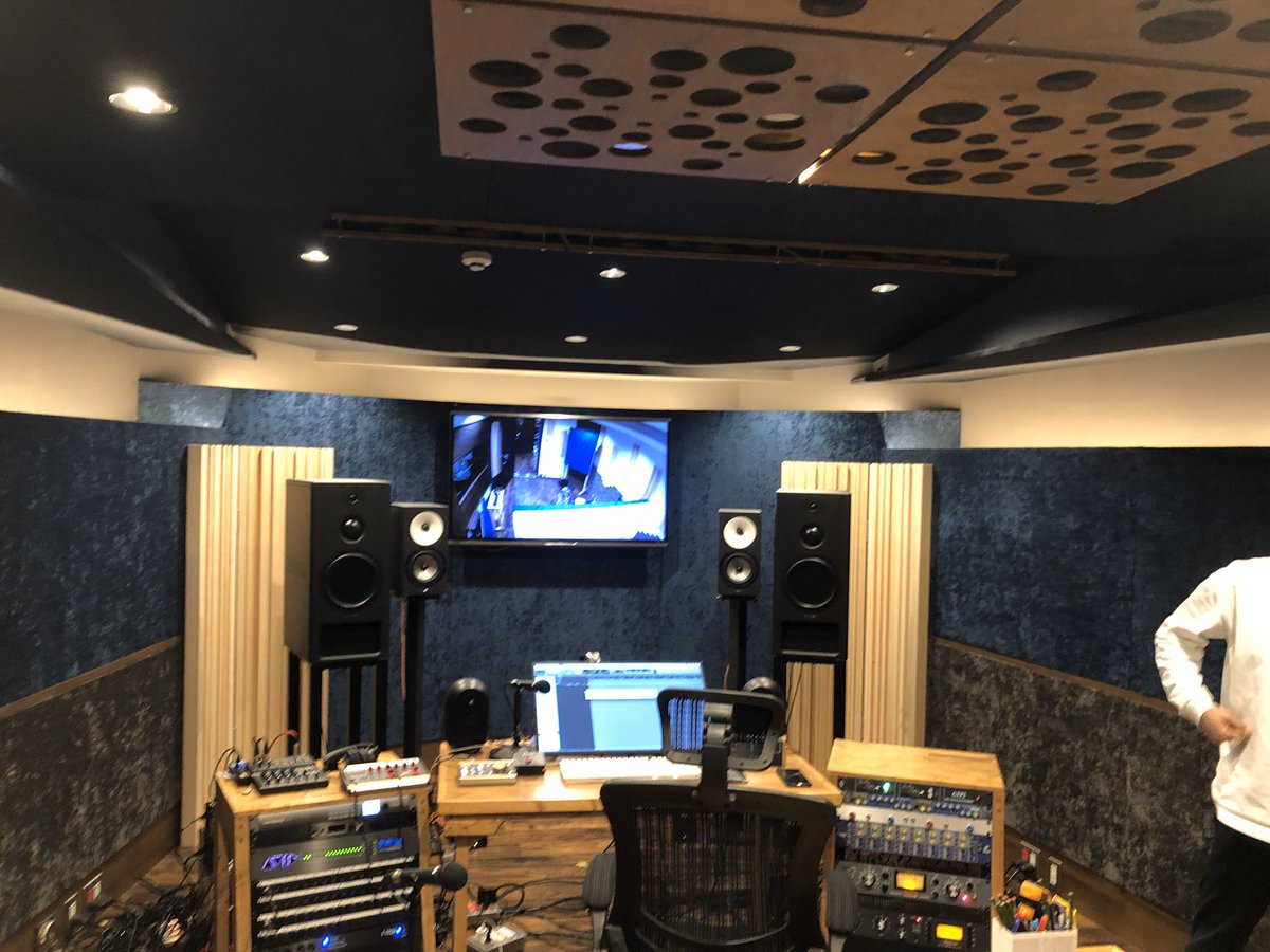 toplustto's tweet photo. すごい良い環境。

最高に勉強になりました！

渋谷Vision Studio
最高です。

良い音を自分のスタンダードにする為に耳を全力で使って変な頭痛が訪れました。笑

#オクターブミュージック
#VisionStudio
#耳トレ
#見物俊幸 https://t.co/THra07odM1