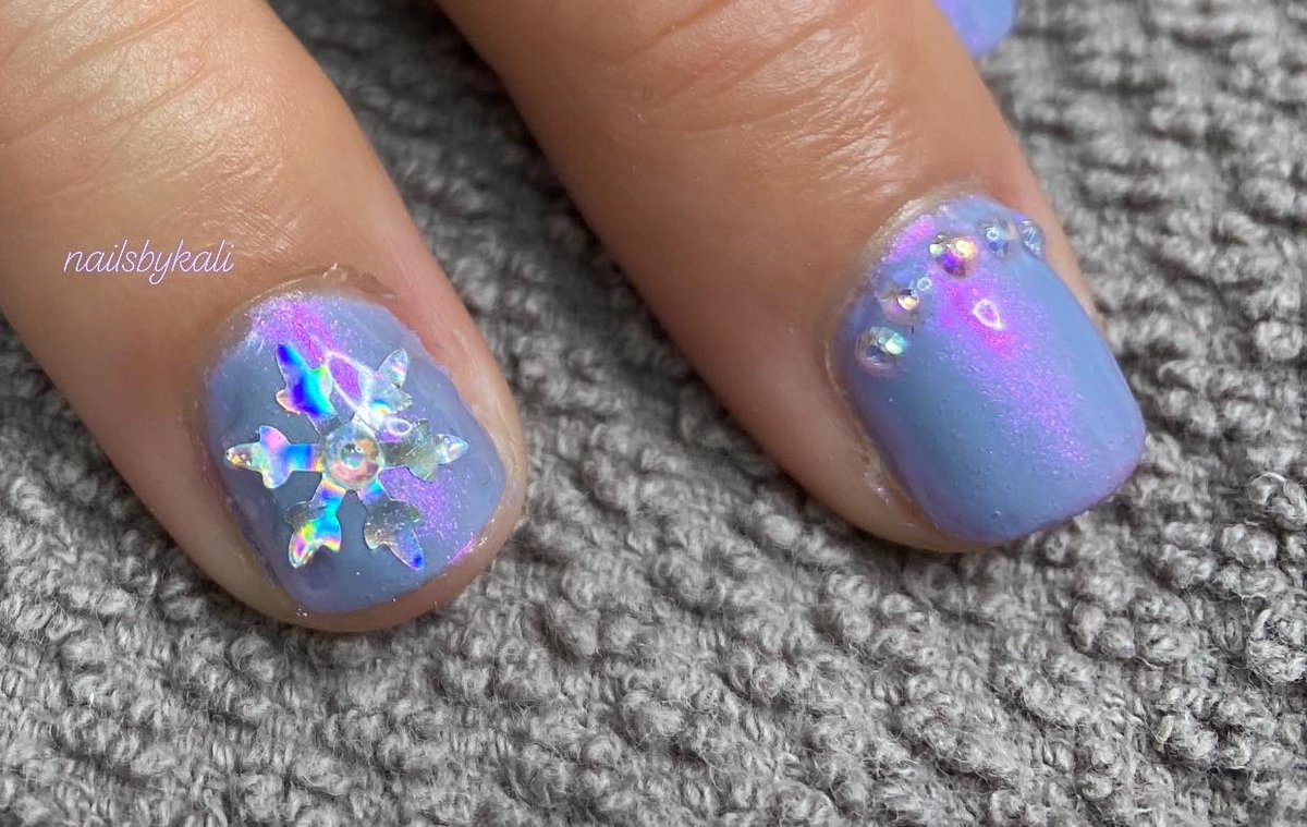 Iridescent/holo snowflake nails!! Love this icy gel mani 😍❄️🥶

#nailsbykali #nailsbykali2019 #nailsbykalinicole #ultraperformancesalon #ultraperformance #gelmanicure #holonails #iridescentnails #holidaynails #snowflakenails #holiday2019nails #winter2019nails