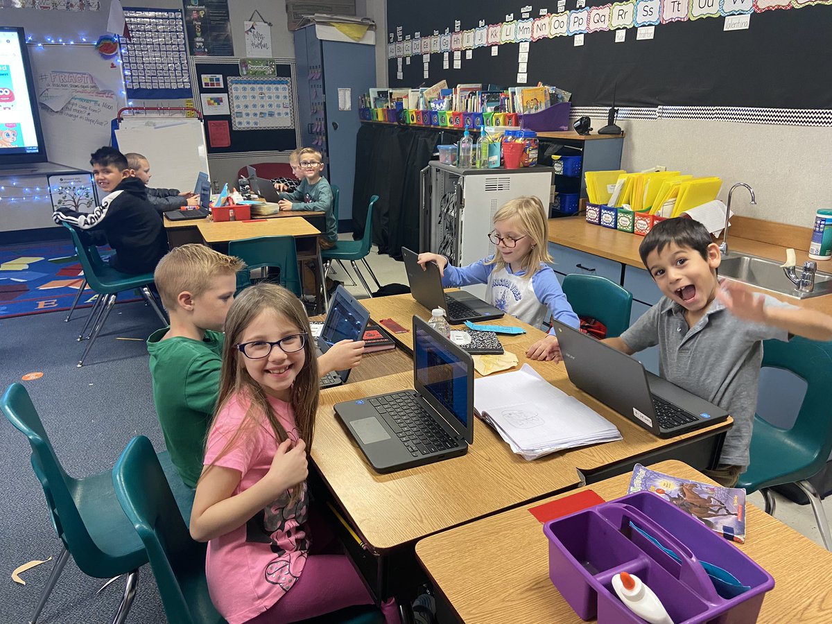 laceykuehn's tweet image. We are having the best time this week coding. @RuckerRocks #HourOfCode #ProsperCodes