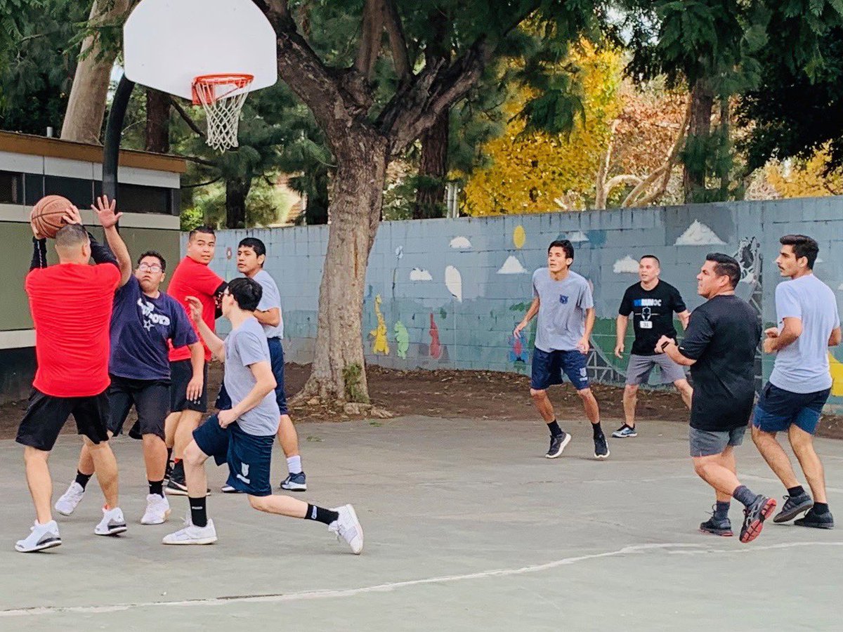 SantaAnaPD's tweet photo. #SantaAnaPD Officers participating in a friendly basketball game ⛹🏻♂️⛹🏻♀️ with Nova Academy students this afternoon at Angels Park 🏀 Final score 🥁🥁🥁 Nova Academy 8 - SAPD 7 #goodgame 👍🏼 #communitypolicing #nothingbuthoops #friendlycompetition #youthmentorship #inthecommunity https://t.co/2OmOcezRPg