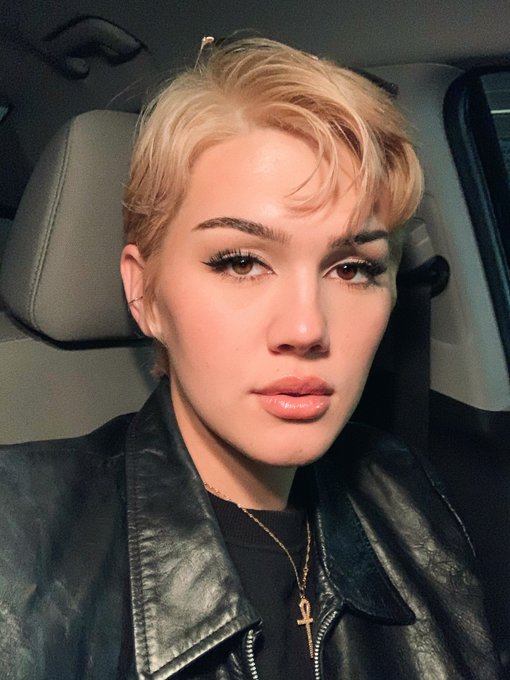 wait guys, i.... wha..... https://t.co/lba2Mzgg7Y