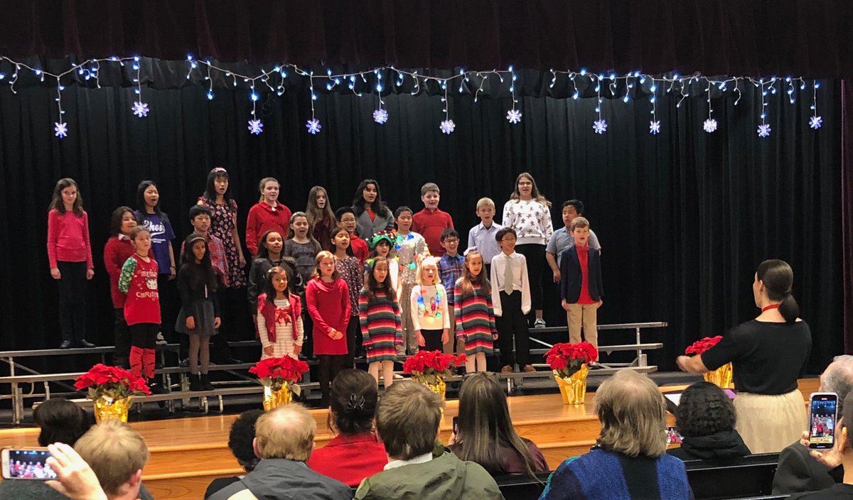 FrostwoodElem's tweet photo. Frostwood 4th and 5th Choir Concert. #holidaycheer #fwe4thgrade #fwe5thgrade #fwechoir #beautifulmusic https://t.co/5C1aXBYEke