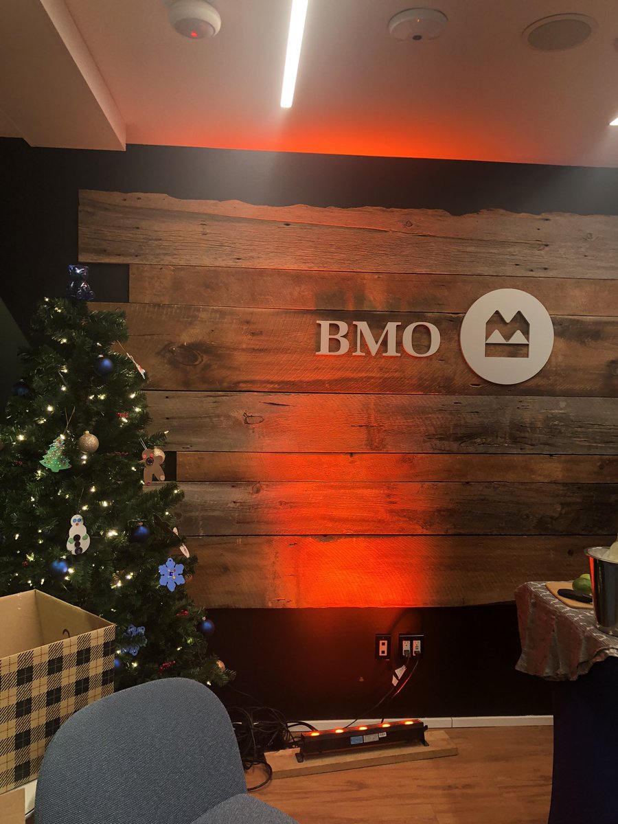 Christmas Customer Appreciation   #bmostackt <a href="/BMO/">BMO</a> <a href="/BMOLife/">BMO Life</a> #proudtoworkatbmo <a href="/POliveiraRVP/">Paula Oliveira</a> great evening with great team and clients @BMOstacktBM