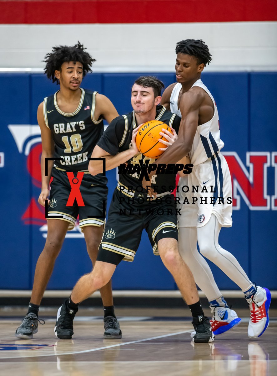 matt_plyler's tweet photo. Photos from Gray's Creek @ Terry Sanford are available on CBS MaxPreps. Go to https://t.co/Q8wRRFcytt (c) Matt Plyler 2019. @FTSATHLETICS @FTSNewsNetwork @FTSAnnouncement @FTSOfficialPage @GraysCreekHS @Gchsbears https://t.co/JiaEKLbsU0
