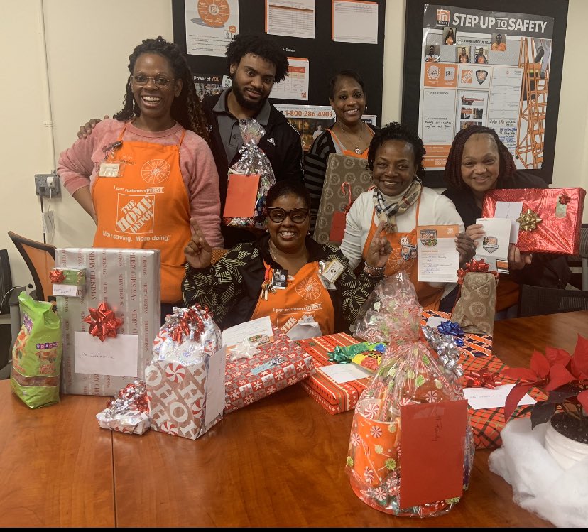 It is so important to take time to praise your associates for a job well done. <a href="/TonyaCrenshaw4/">Tonya Crenshaw</a> celebrated her specialty team in a major way today. <a href="/saye_amadou/">Amadou Saye</a> <a href="/carlosharpersr/">Carlos Harper</a> <a href="/1sherredavis/">Sherre Davis-Hood</a> <a href="/Mzz_lashea35/">Katrina Little</a>