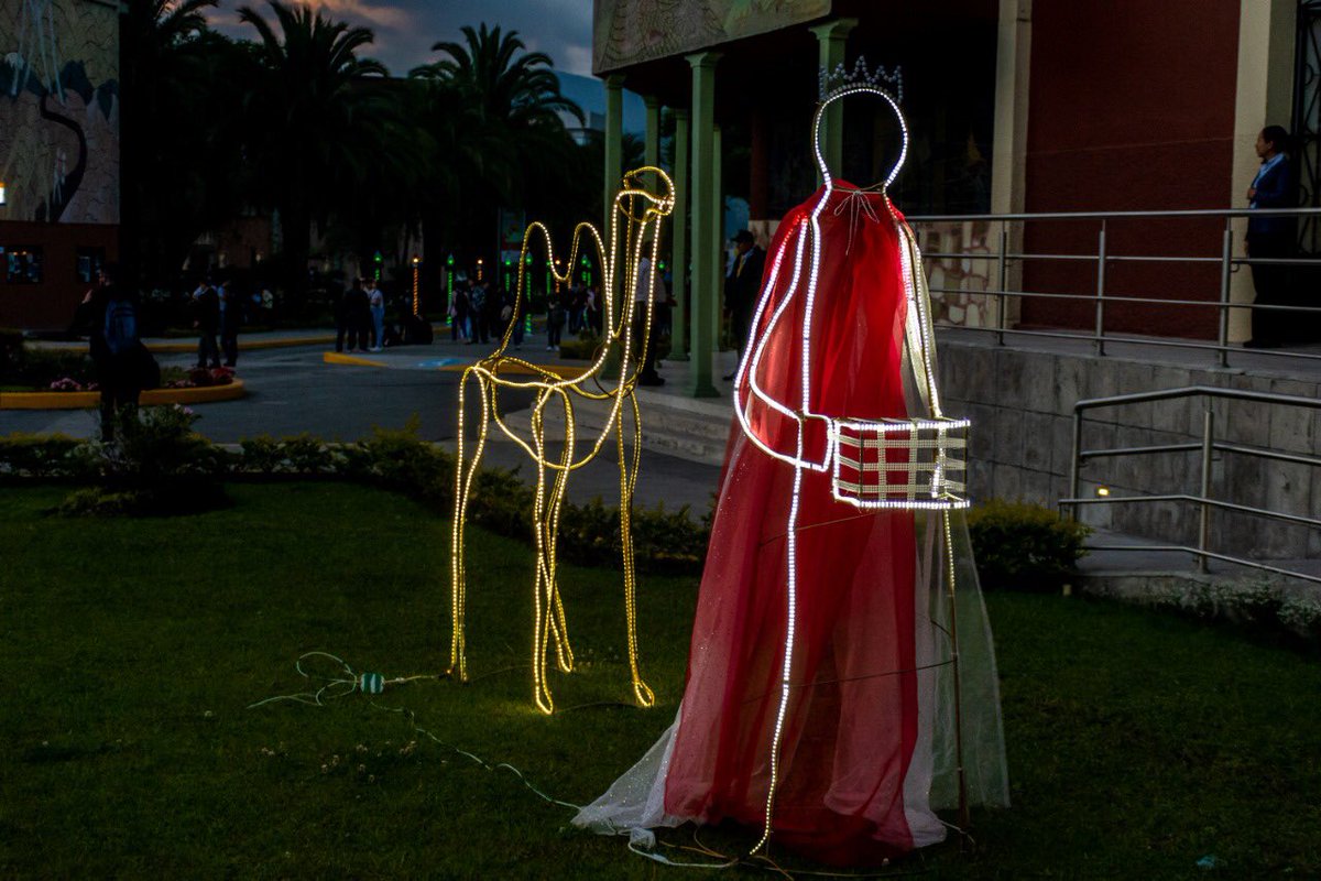 ¡El espíritu navideño llega a la UTPL! 

#Loja Una decoración que representa los signos del nacimiento de Jesús adorna a la <a href="/utpl/">🎓 UTPL</a>, que en este 2019, celebra la Navidad con el lema “La Alegría del Evangelio”. 

#CanalSurLoja