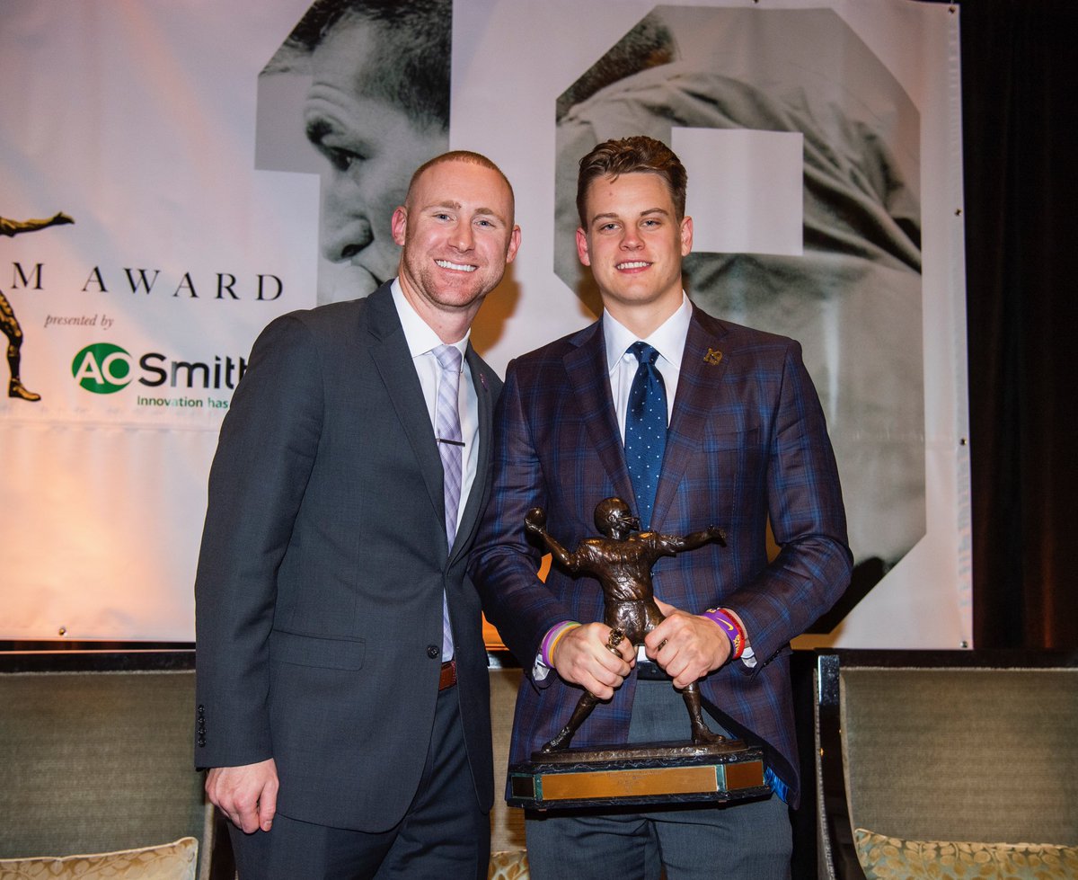 Joe Burrow with the Johnny Unitas Golden Arm Award | Tiger Rant