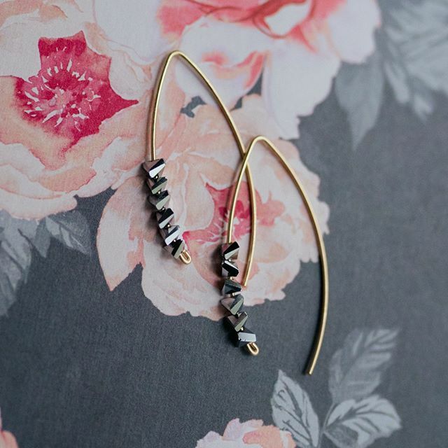 alisonkamper's tweet photo. simple and elegant with a hint of don’t mess with me. these are satin gold plated ear wires with chevron cut crystals in a graphite silver color. expect these little divas to catch alllll the light and attention.⁠ $22 - now on etsy and www.wildrootsc… https://t.co/WZcTXzr13v https://t.co/jGSfXn7eTB