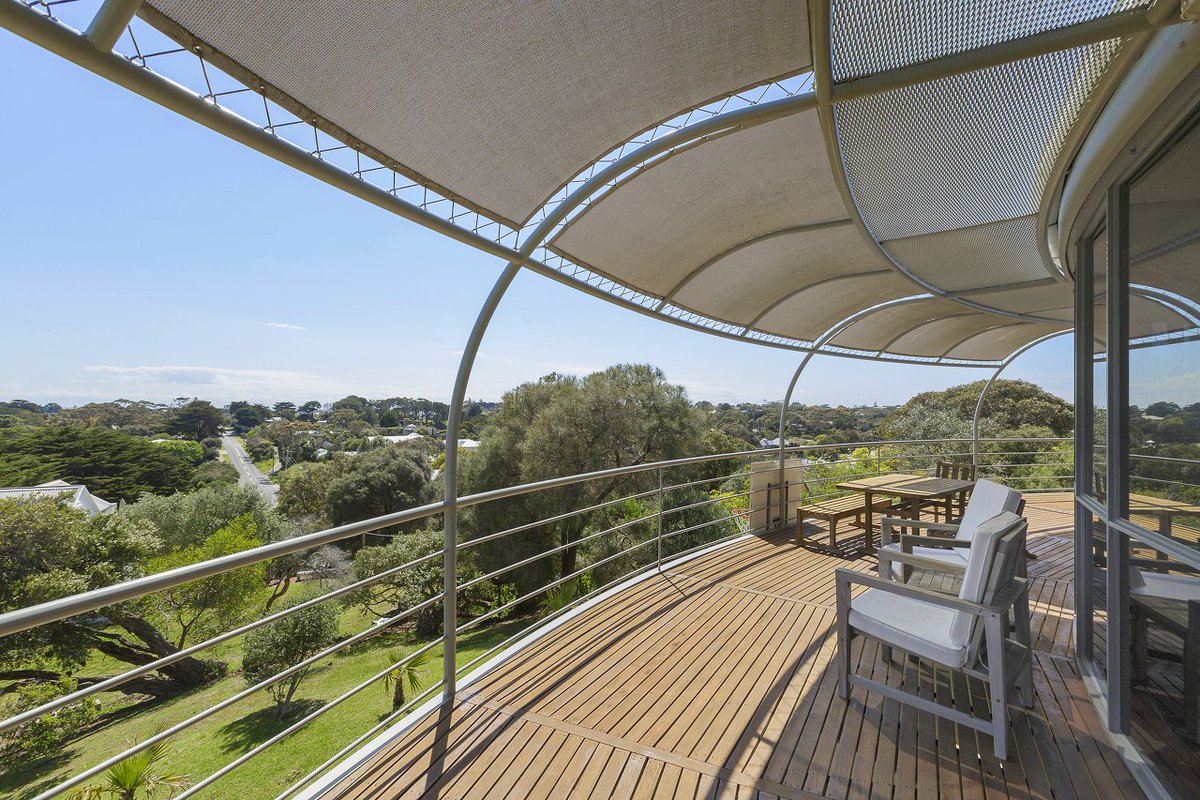 PORTSEA | 101 Back Beach Road
AUCTION THIS SATURDAY December 14, 2019 at 11am. 
Vendor says SELL!