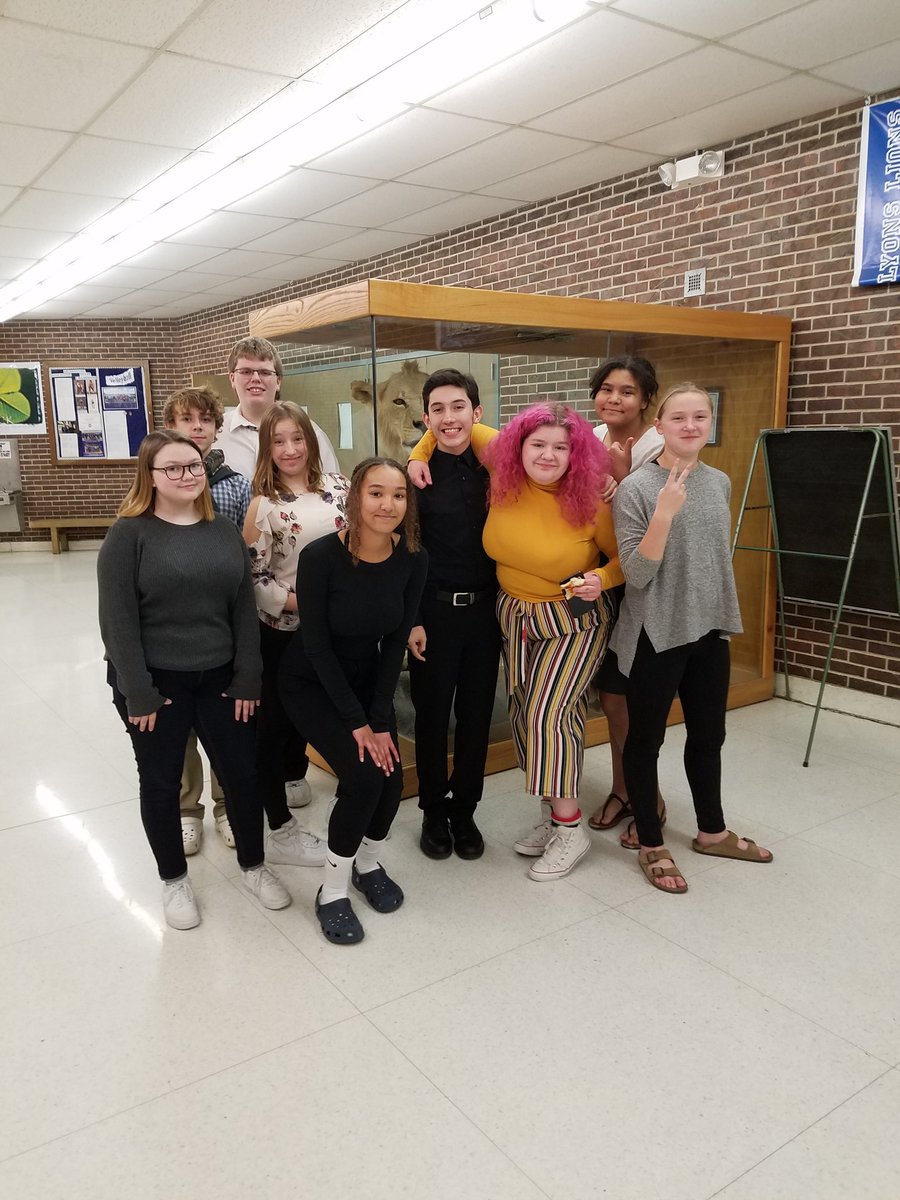 SCdb8_4n6's tweet photo. From our last invitational debate tournament of the season last night - lots of learning and Alejandro Olivares (middle) actually finished the season with a 50% win-loss record. Awesome job mustangs! #debate #novices https://t.co/tSfyvpF1sF