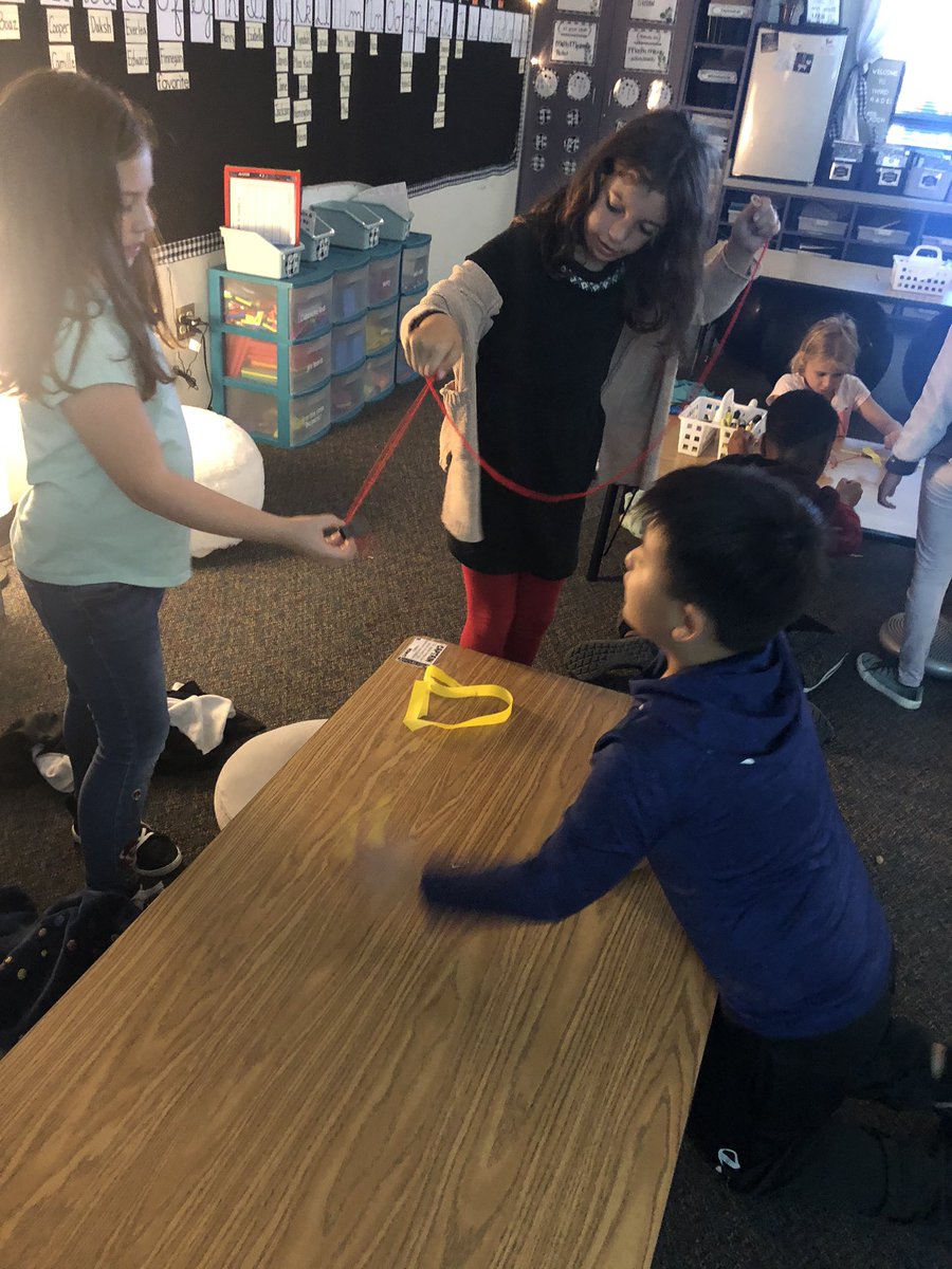 TeachKoch's tweet photo. My favorite moments this year are when my students work together by demonstrating good citizenship. We rise by lifting others #10dayselliott @ElliottLearners #OurFISDStory https://t.co/zoNmsWDUgg