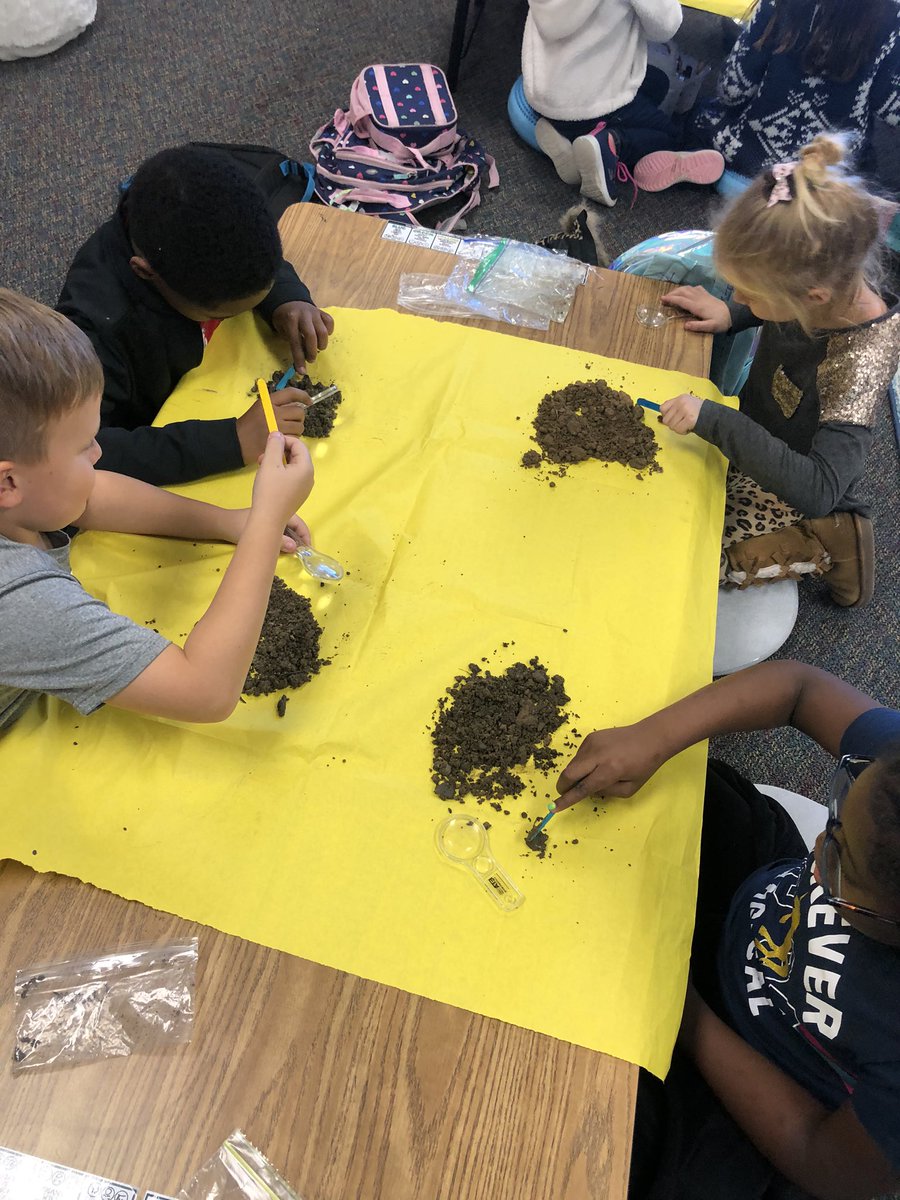 TeachKoch's tweet photo. My favorite moments this year are when my students work together by demonstrating good citizenship. We rise by lifting others #10dayselliott @ElliottLearners #OurFISDStory https://t.co/zoNmsWDUgg