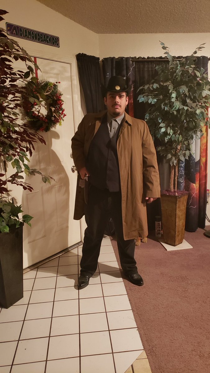 AlexMActor's tweet photo. Looks like there a new sheriff in town...
#therighteoustwelvemovie #azfilms #westernfilm #Aztalent #azactor #actorlife🎬🎥 https://t.co/Nrvl1XLAKL