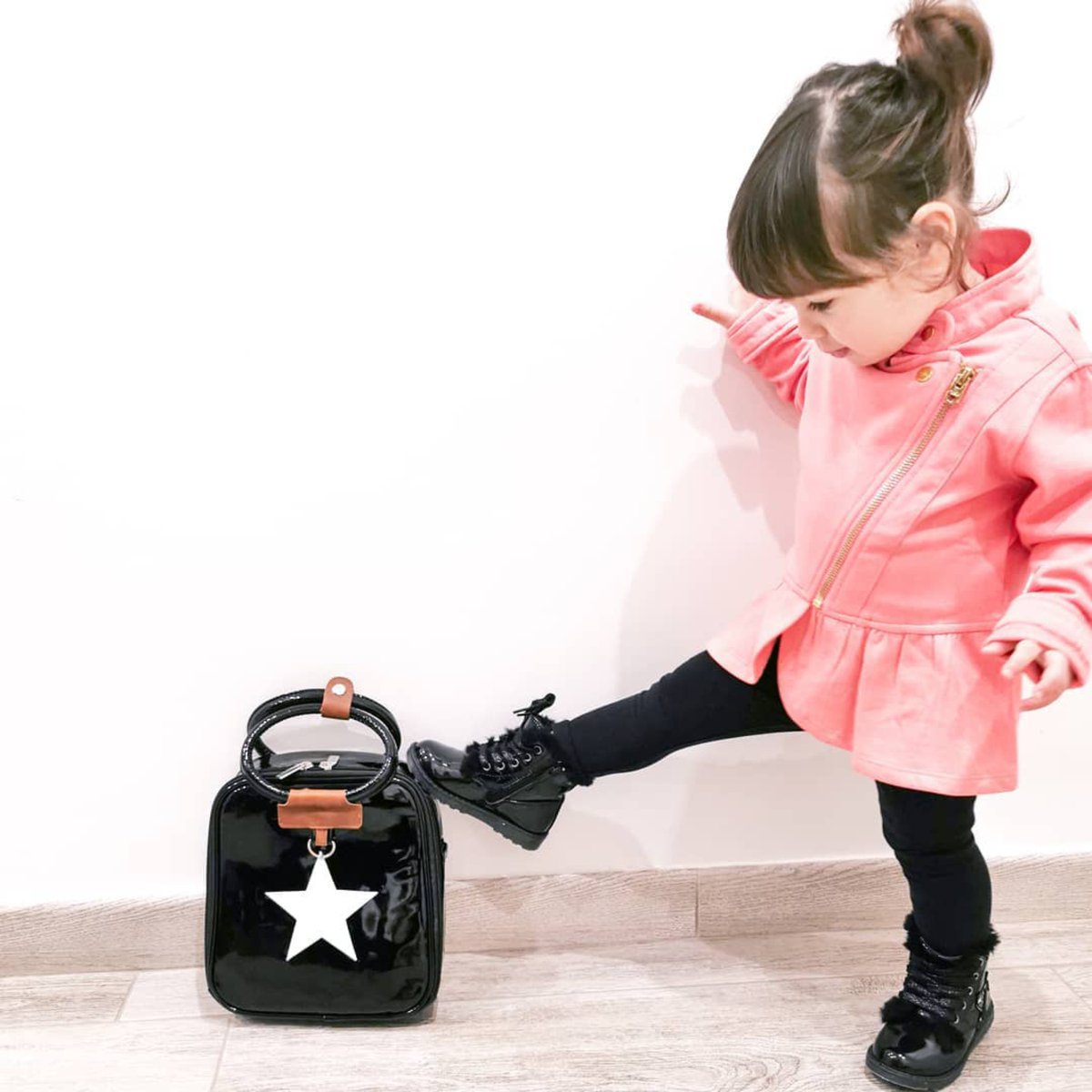 CherryCrumble_'s tweet photo. Have a party on the horizon?
No worries, we’ve got cute styles to get you in the mood!
Come shop with us to get your favorite outfit.
@emelys_blog
#lovelettersfromitaly #girlsackets #girloutfits #babyfashion #toddler #toddlerfashion #sale #onlineshopping #kids #bynitthyman https://t.co/YqB3853NrZ