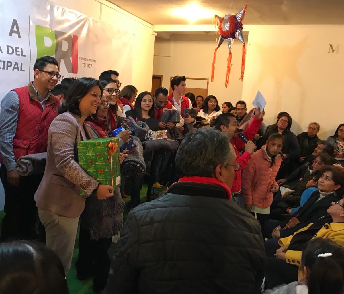 paojimh's tweet image. ¡Gracias por la convivencia y el cariño! Es un gusto para @OmarVelazquezR y para mi recibirlos en su casa! #FamiliaPRI #PrePosada 🎄🤶🏼 @PRIToluca2018