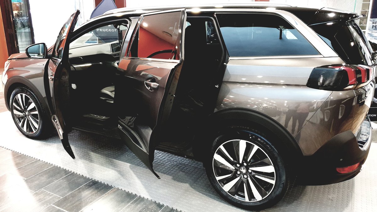 KRJunior_'s tweet photo. Had the pleasure of seeing the new 7 seater Peugeot 5008, a family car to look at if you're in the market for one. #PeugeotMenlyn @PeugeotZA! #PeugeotZA #FeelPeugeot https://t.co/w13QBmZ1XU