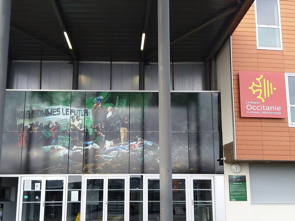 SesVeille's tweet photo. Intervention de la France @PEStrasbourg en faveur de la mixité scolaire avec les terminales ES de @SesVeille du @LpoFrancoise 

Présentation de notre lycée et de ses valeurs

Projection de la photo de notre lycée avec l'oeuvre :
Nous sommes le futur

🇪🇺🇫🇷🇪🇺🇫🇷🇪🇺🇫🇷
#euroscola121219 https://t.co/IiqBQlNV9u