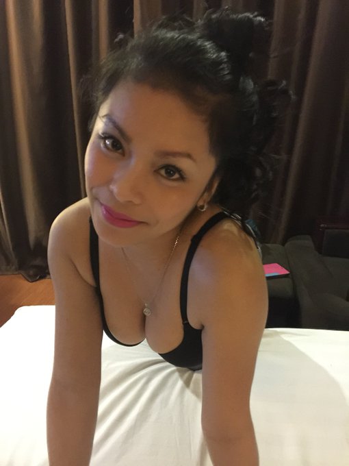 This is my new twitter account ! 😘 https://t.co/Ac0CdacCNL<a href="/tag/newprofilepic"class="tags"><span>#newprofilepic</span></a>