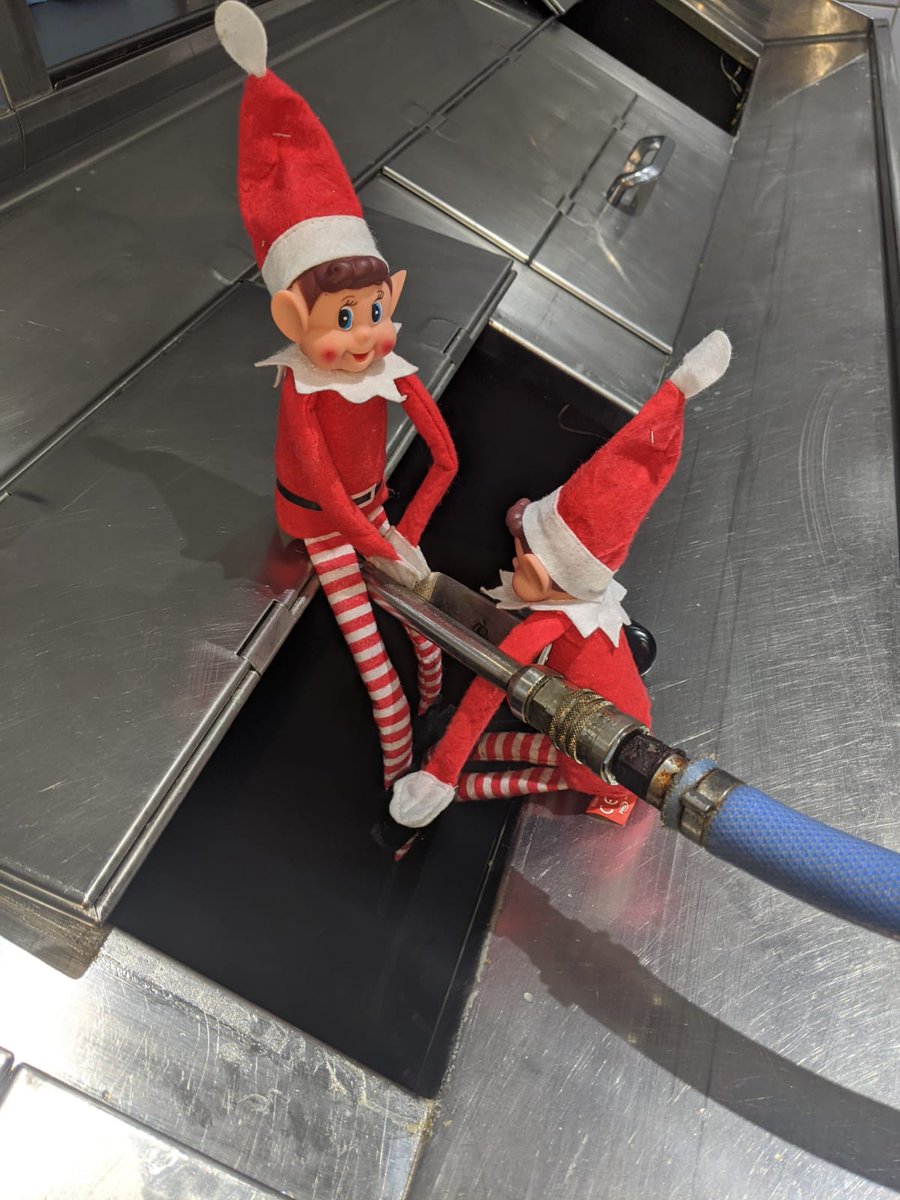 They've been watching Rowlie for 11 days changing his oils but we're a little worried...... Where is Louis? 🤔😢
#rowliesc #naughtyelves #fishandchips #Christmas2019