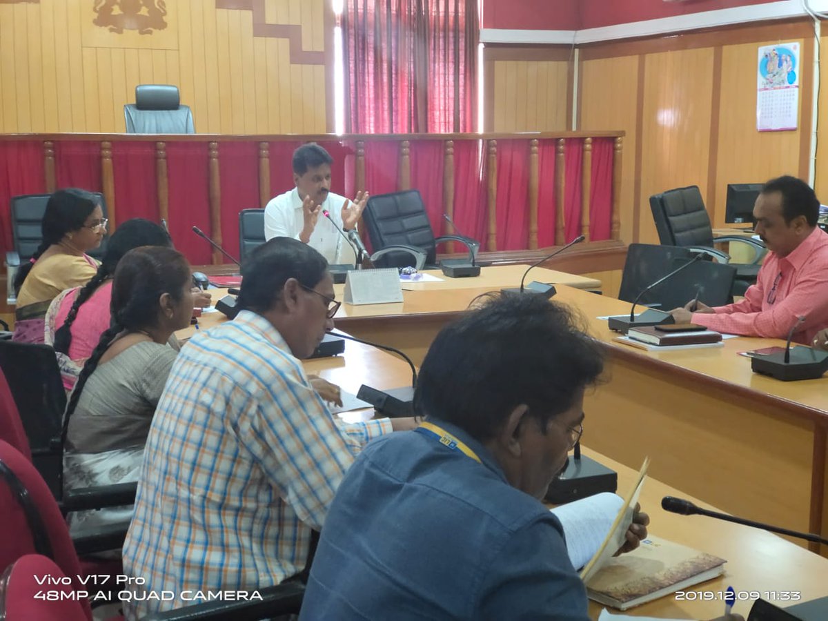 LO_Gadag's tweet photo. ಪ್ರಧಾನ ಮಂತ್ರಿ  ಶ್ರಮ ಯೋಗಿ ಮಾನ್ ಧನ್ ಯೋಜನೆಯ ಜಿಲ್ಲಾ ಮಟ್ಟದ  ಉಸ್ತುವಾರಿ ಸಮಿತಿಯ ಸಭೆಯನ್ನು ಮಾನ್ಯ ಜಿಲ್ಲಾಧಿಕಾರಿಗಳ  ಅಧ್ಯಕ್ಷತೆಯಲ್ಲಿ  ಇಂದು ಹಮ್ಮಿಕೊಳ್ಳಲಾಗಿತ್ತು. https://t.co/qRTSNZqBcy