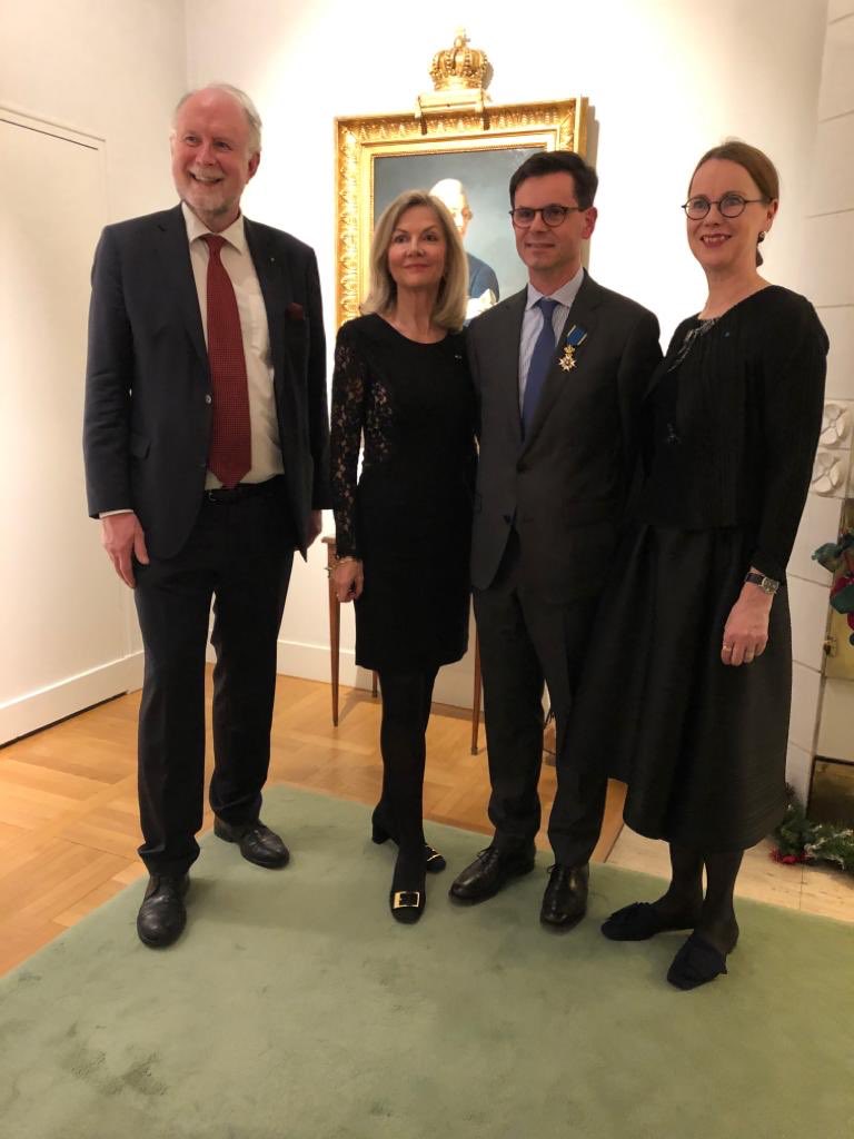 Amb Veronika Wand-Danielsson (@ambvwd) on Twitter photo Ravie de pouvoir remettre au nom de sa Majesté le Roi de Suède les insignes d’Officier de l’Ordre royal de l’Etoile Polaire à #ChristopheLeribault directeur du <a href="/PetitPalais_/">Petit Palais</a> pour son grand engagement pour la culture suédoise et ses grands peintres! <a href="/NatMus_SWE/">Nationalmuseum SWE</a> #Nordstjärneorden Ravie de pouvoir remettre au nom de sa Majesté le Roi de Suède les insignes d’Officier de l’Ordre royal de l’Etoile Polaire à #ChristopheLeribault directeur du <a href="/PetitPalais_/">Petit Palais</a> pour son grand engagement pour la culture suédoise et ses grands peintres! <a href="/NatMus_SWE/">Nationalmuseum SWE</a> #Nordstjärneorden