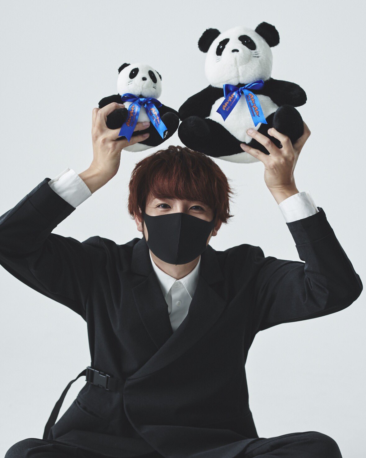 Anan 赤髪のとも さんが本誌初登場 ゲーム実況の原体験や 知られざる過去の職業などのお話を お伺いしています 撮影はセットアップに身を包み かっこよく 時にかわいらしく いつもとは少し違う雰囲気で 2180号は本日発売 ぜひ本誌にて