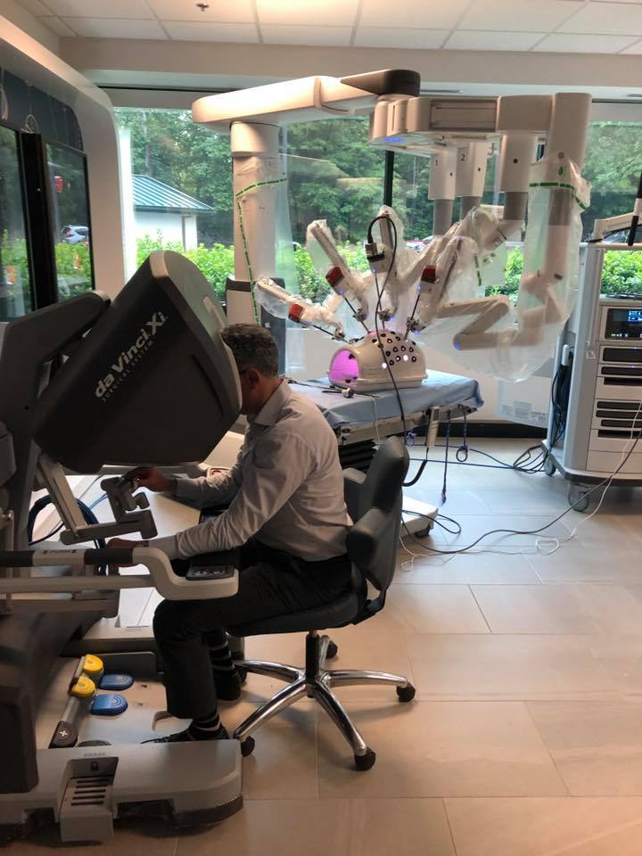 Richard05527231's tweet photo. Surgical technology is becoming incredibly advanced. This is the DaVinci robot. I used the first version in 2002 but it wasn’t ready for prime time. The evolution to the current model is incredible. Cutting edge technology, literally https://t.co/dlRH2EfRyx