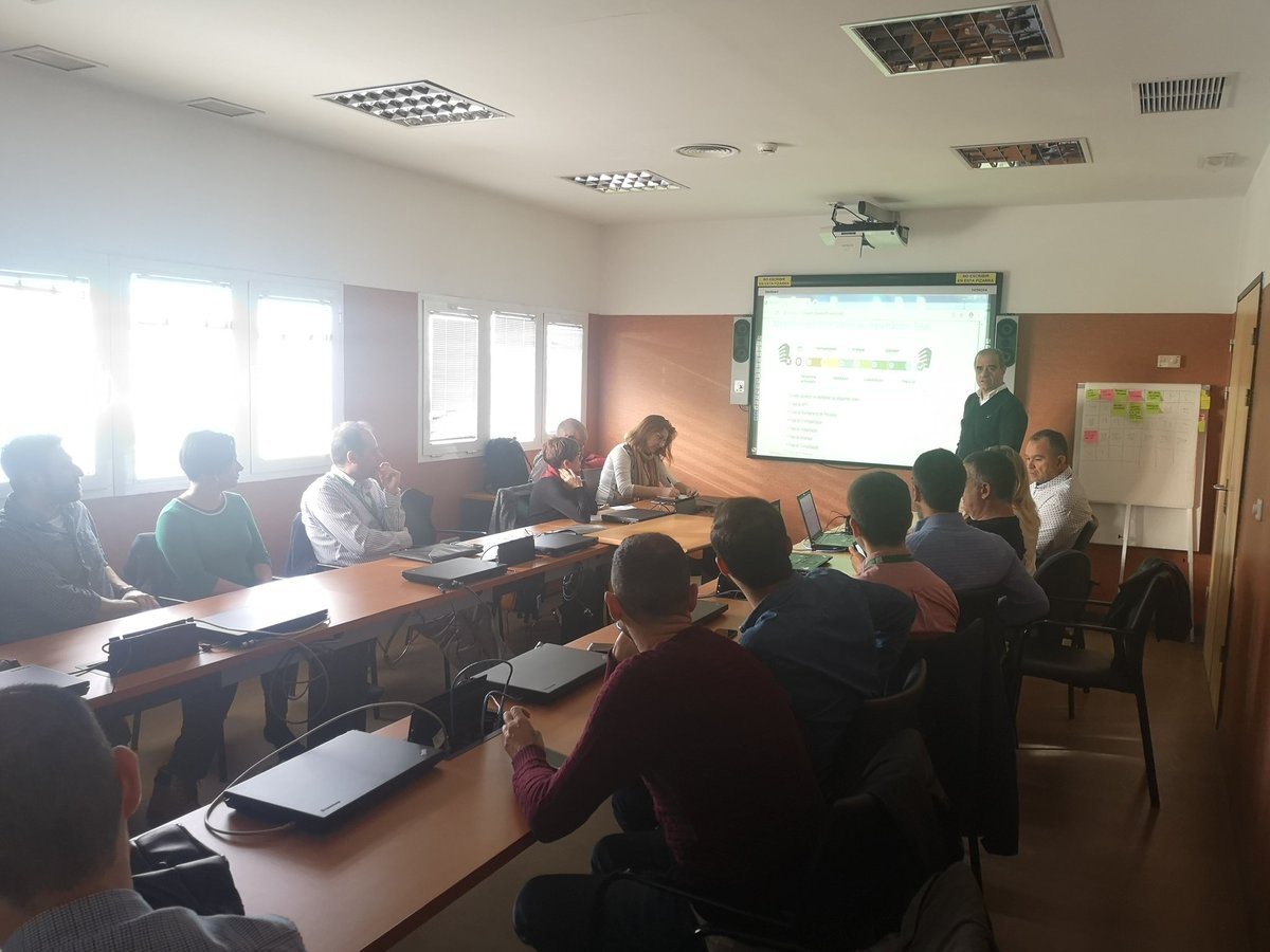 Comienza la reunión provincial #TICS con #JorgePuerta exponiendo el estado de la implantación de Diraya en @AS_HPoniente #HPoniente