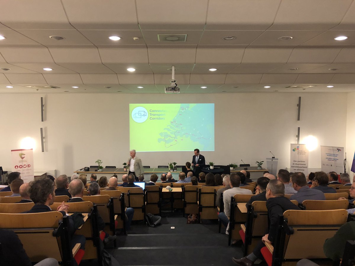 ArendsKathy's tweet photo. Start Connected Transport Corridor op de N209 in @Lansingerland Prachtige innovatieve ontwikkeling voor de transport/ logistieke sector! #A12corridor #minderCO2 #kostenbesparing #doorstroming #LSLontwikkelt https://t.co/ornZCvkH4h