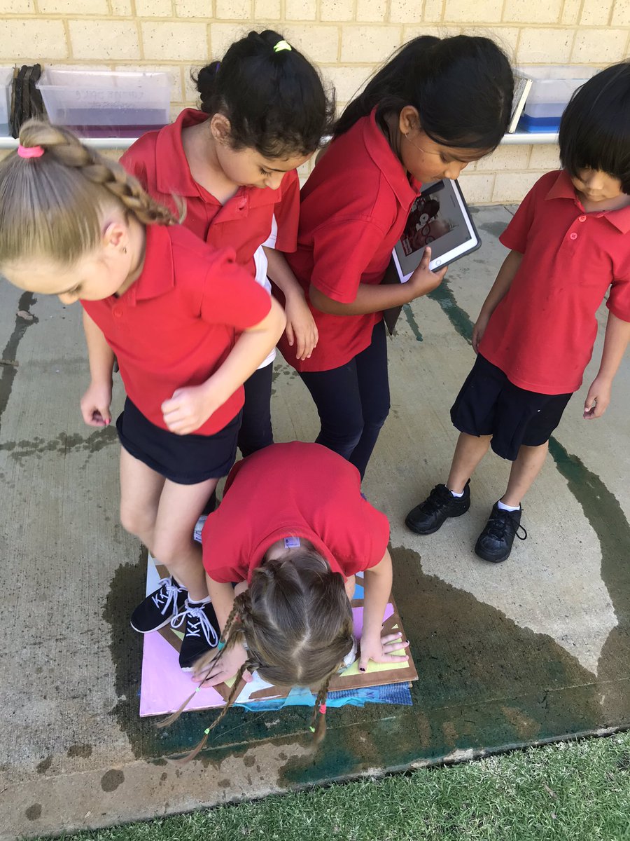 rachaellehr's tweet photo. Today our year 1’s @Westbeechboro finished up our chemistry paper 🧻 explorations by making our own paper! Lots of messy fun 🤩 #sciencerocks #PrimarySTEMchat https://t.co/EMC0pk0Txr