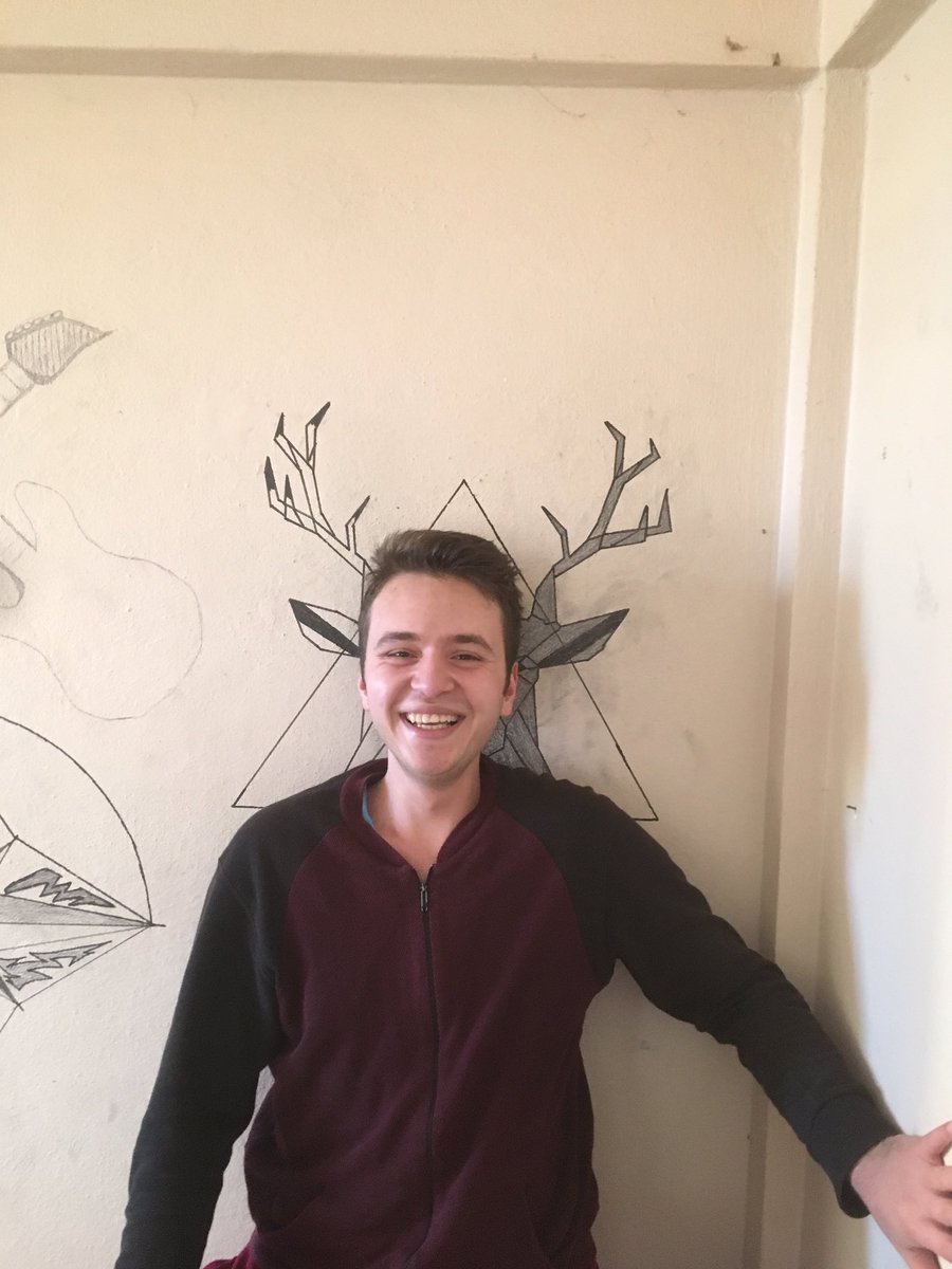 Kardesim her tarafından boynuz fırlamış hala nasıl böyle gülebiliyorsun