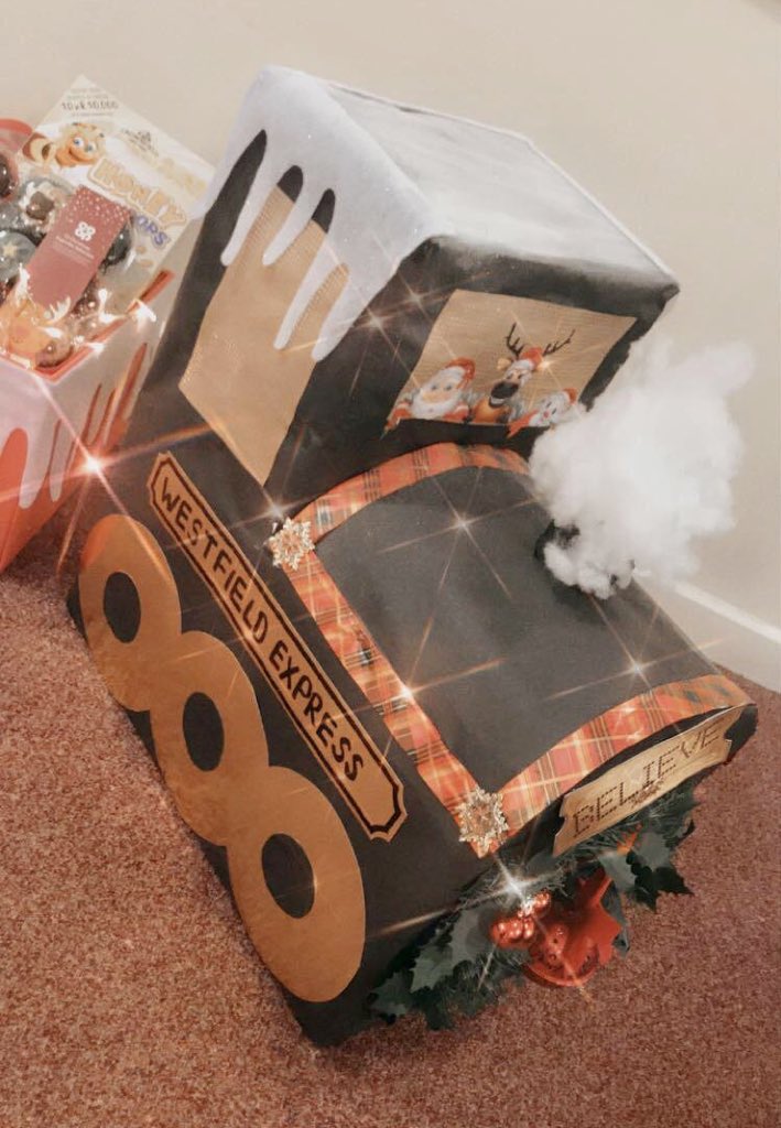 trenthamkate's tweet photo. Westfield Health Visitors Reverse Advent Calendar. Our version of the #polarexpress @katejcox1 @karen_wilson49 @mpftnhs @suegarland4 @Lyse_e @joannathemivvey #stokeontrentfoodbanks #reverseadventcalendar https://t.co/MbNIT4R8Nx