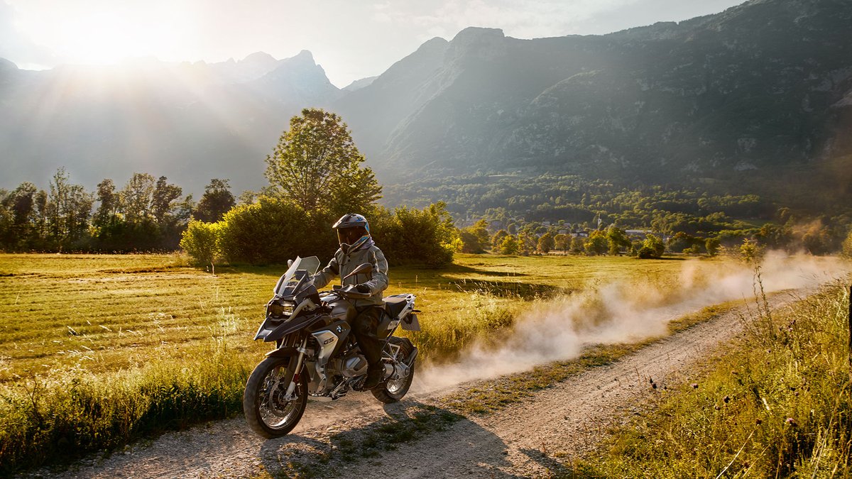 SandtonMotorrad's tweet photo. The new BMW R 1250 GS: concentrated performance meets impressive efficiency. With the new BMW R 1250 GS you will experience the new Boxer even more directly. #BMW #Motorrad https://t.co/VI9dG7wHN7