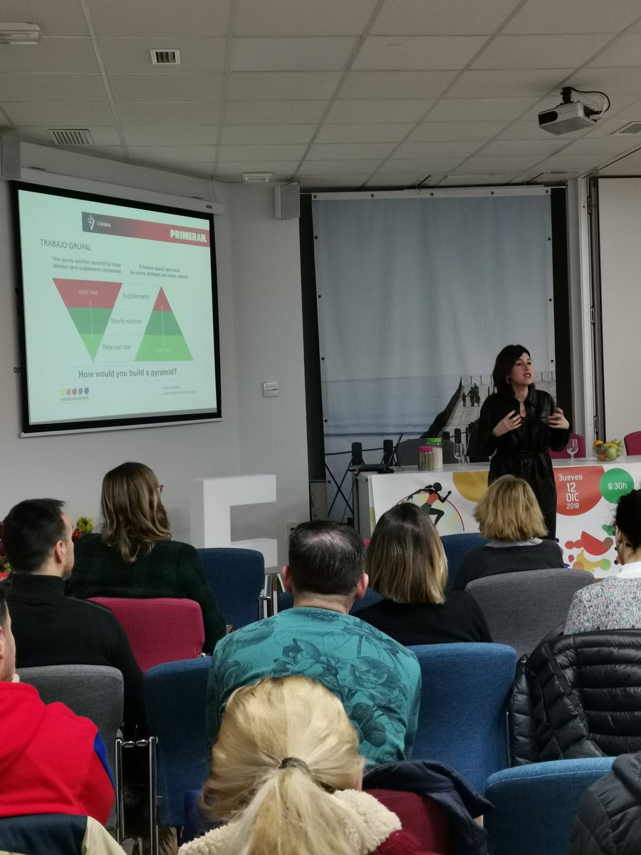 alfonsohermoso's tweet photo. 🗣️ @nutrieibar: "Hay que educar a la gente para crear hábitos, crear una base buena para poder mantenerla en el tiempo".
#HESCADE2019 https://t.co/0wVaCFc7XL