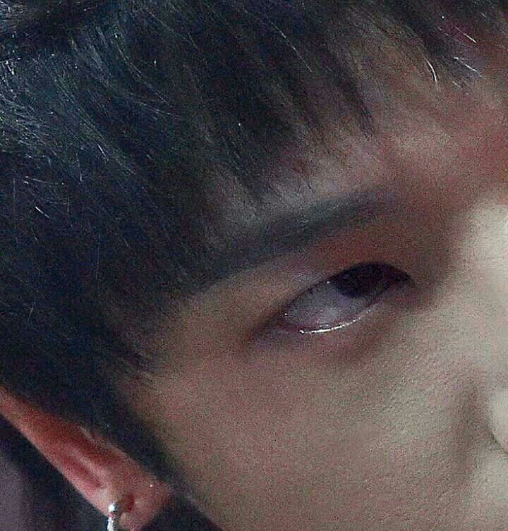 ETETT17's tweet photo. Half angel👼,half devil👿#huachenyu 

Picture:cr logo https://t.co/ZBCHRSqGaJ