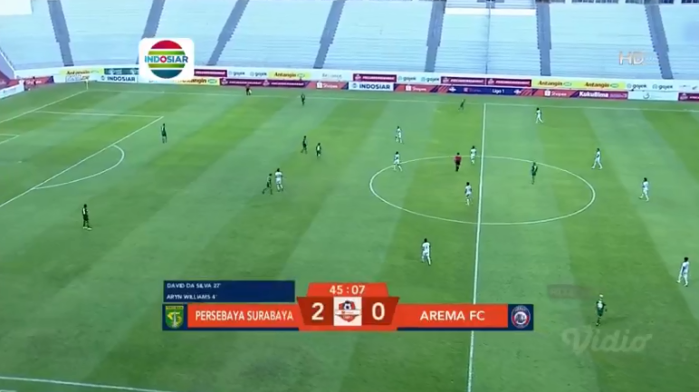Indosiar's tweet photo. @persebayaupdate @AremafcOfficial Babak kedua telah dimulai!
Apakah Arema dapat membalikkan keadaan?
@persebayaupdate 2 vs 0 @AremafcOfficial 

#ShopeeLIGA1 
#PersebayaDay
#AremaDay https://t.co/wqhubn91Ot