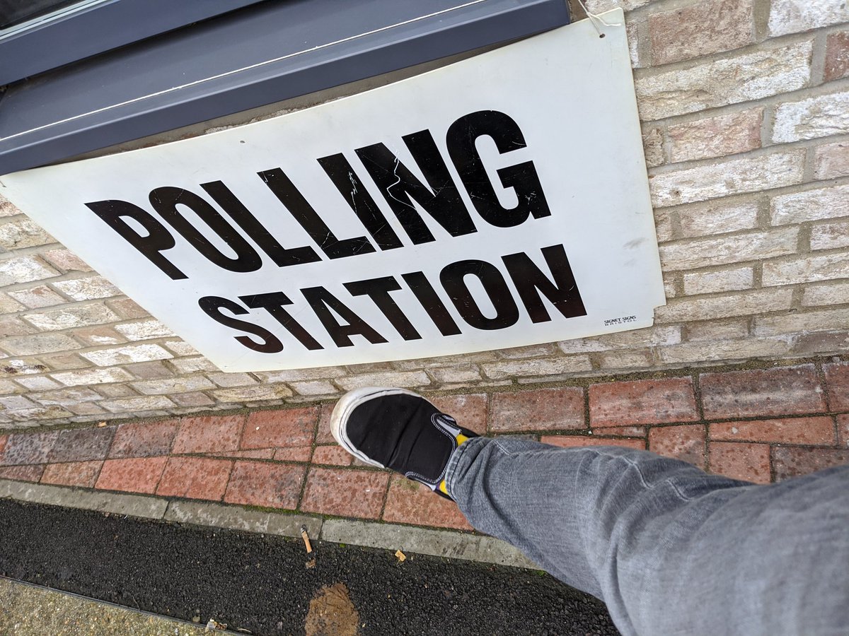 ChrisHallas's tweet photo. @adamhillscomedy #LegsAtPollingStations https://t.co/uTzFSMC3uM