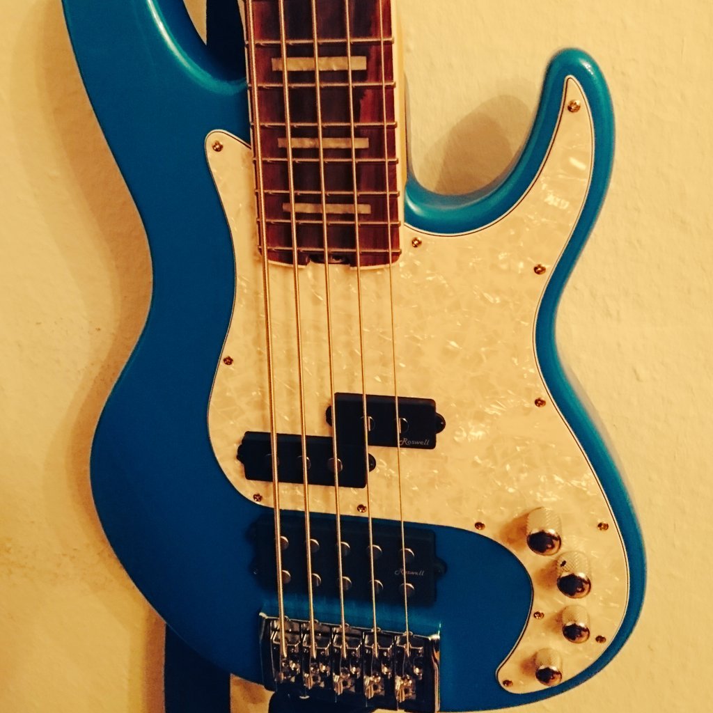 mteuberbass's tweet photo. Mmmmhhh, lookit dis sexy bAss. 😏

Wanna hear, how it sounds when I play with it? 🤤😗😍

Head over to here: https://t.co/xccqibCxc7

#bass #pbass #love #hot #harleybenton

😄 https://t.co/zI3YsVGP2c