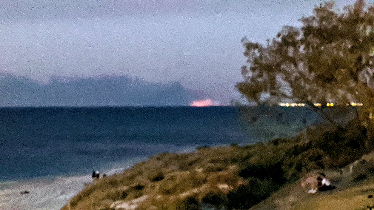 Craig_Smart's tweet image. Yanchep fires visible from Cottesloe last night. #bushfirecrisis
