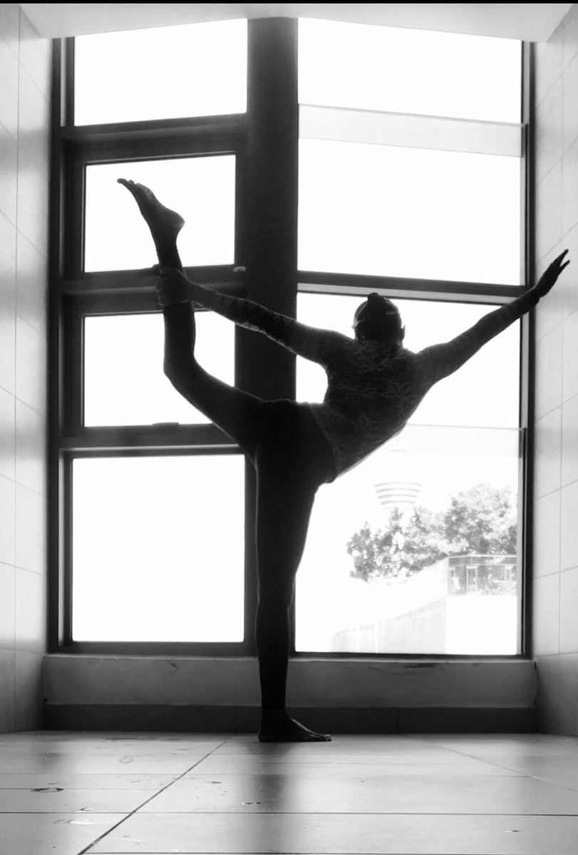 The dance of light and shadow. 

#yoga #dancerpose