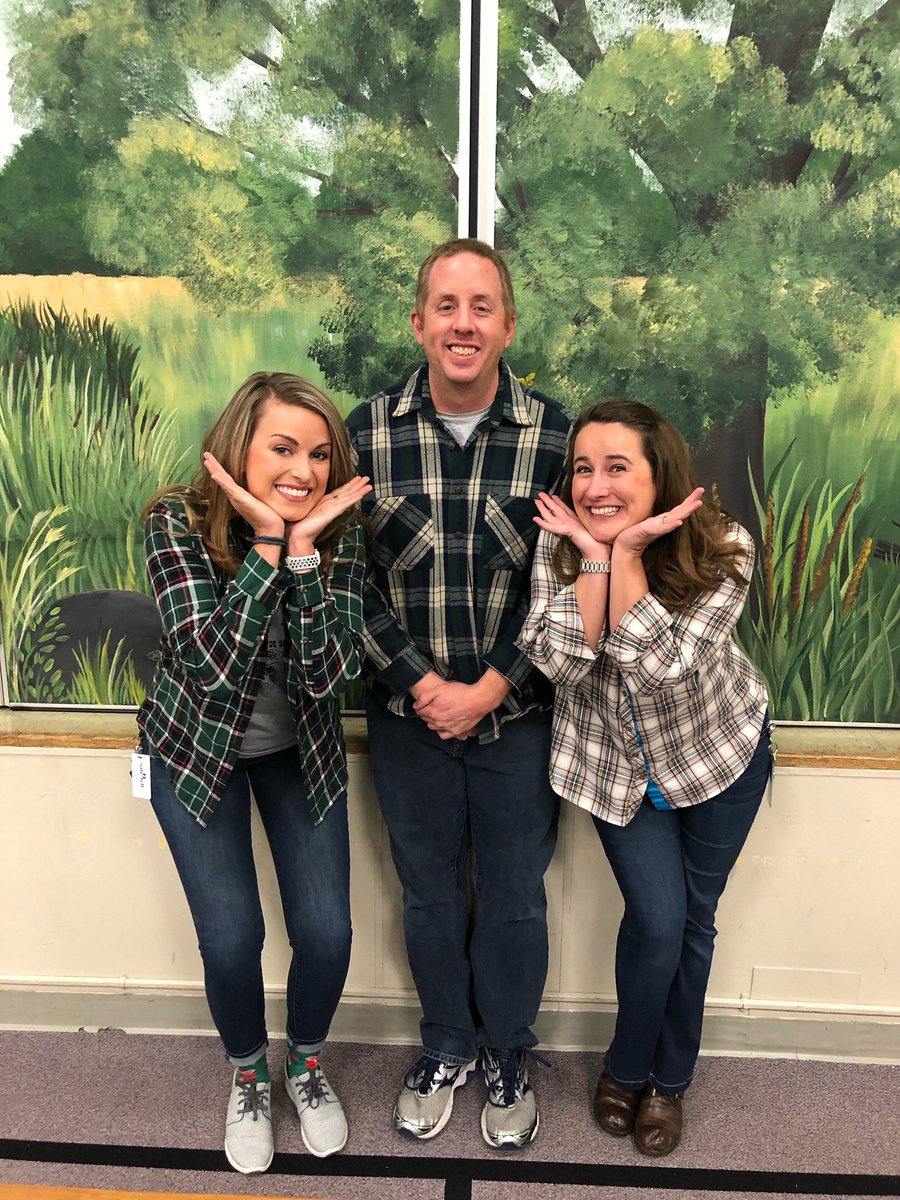 Families who wear flannel together, stays together. #teamwestgate #familyphoto #jeffcoschools #publiceducator <a href="/jeffcoschoolsco/">Jeffco Public Schools</a> @teamjeffco <a href="/teamwestgate/">Westgate Roadrunners</a> @COJasonGlass