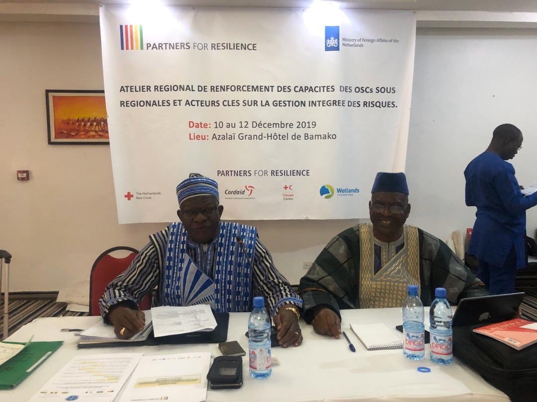 PfRglobal's tweet photo. Ongoing in Bamako from 10-12 December: regional workshop to strengthen capacities of sub-regional (West Africa) strategic CSO’s and key actors on integrated risk management. Presence of Ecowas, and Niger and Volta River basin authorities. https://t.co/xHw0MOjnkW