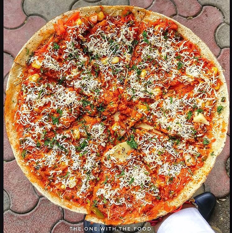 When you crave for both Pizza &amp; Dosa!😛😍😎😱🔥👌
Droolicious Pizza Dosa from Mulund Khau Galli, Mumbai📍👈
📸 by the.one.with.the.food (instagram)

#southindianfood