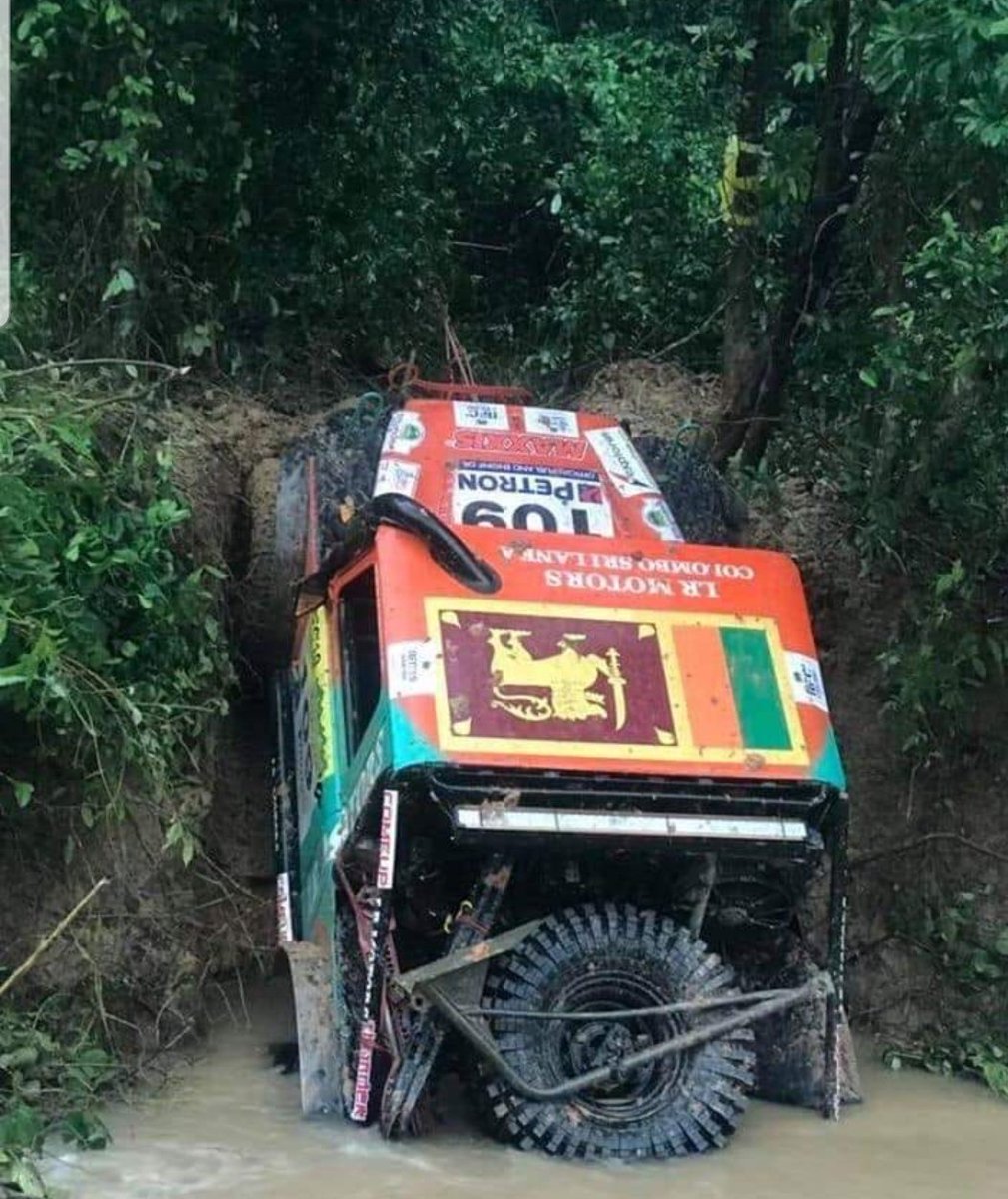 AzzamAmeen's tweet photo. Sri Lanka's 🇱🇰 Indika Sanjaya &amp; Navin Marapana wins 2nd place in the 21st edition of the Rainforest Challenge Global Series held in Malaysia https://t.co/w0WkbvBhH4