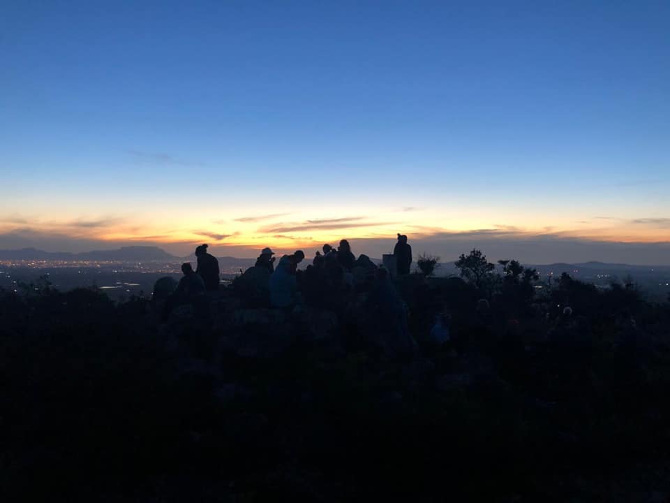 Falke New Year's Eve Sunset Hike:
Look at the #sunset over the #StellenboschWinelands while enjoying a glass of #bubbly on Klapmutskop.

When: 31 Dec
Where: @Delvera

@dirtopia #hike #family