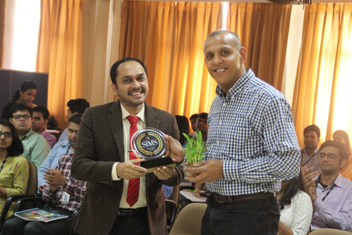 PuneSIMS's tweet photo. SIMS was happy to host Mr. Ravi Ramamoorthy of Batch 1999 for a guest lecture, where he enlightened the student managers with his wise words on his journey in the corporate realm.
#sims.edu #simsalumni #makeadifference https://t.co/PI3Rli4XhU