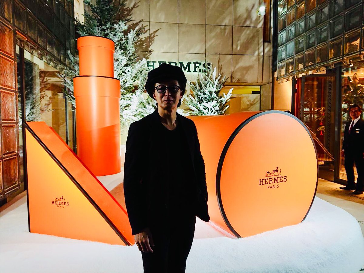 seiji_y1's tweet photo. ⚫︎HEREMS銀座へ。
ノエルパーティーに招待いただき、超一流を学んで参りました。
やはり世界ブランドは突き抜けていますね!
#HEREMS
#銀座
#山下誠司 https://t.co/ZZ73Jb2d3M