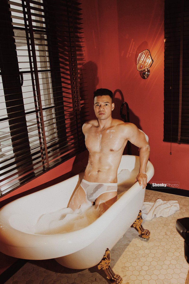 Male Hottie tweet media
